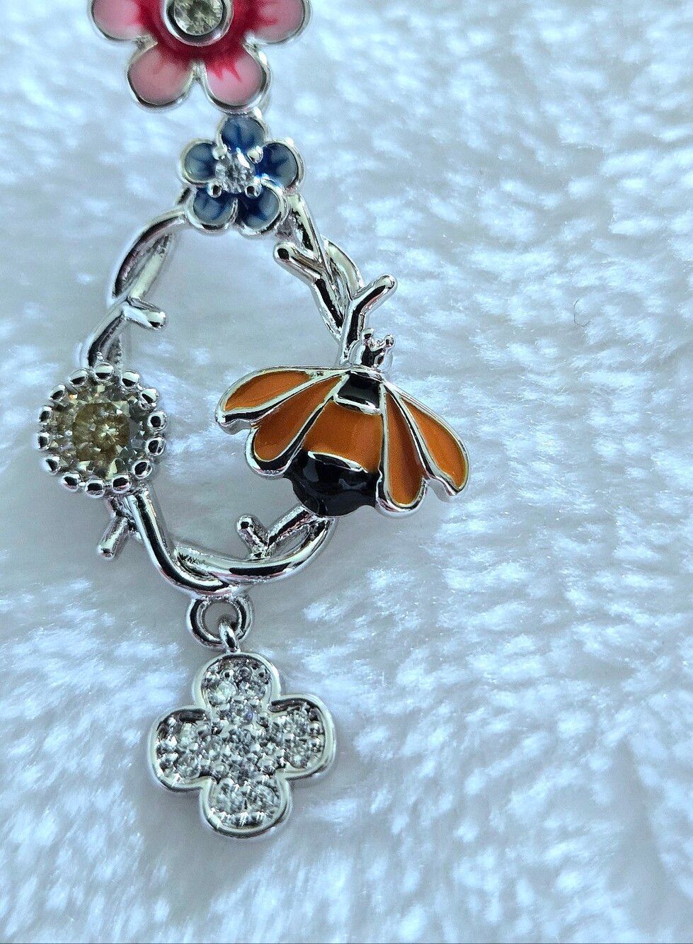 Cote d'Argent Whimsical🧚♀️ Bee🐝 and Flowers🌸 Earrings - NWT - Picture 14 of 16